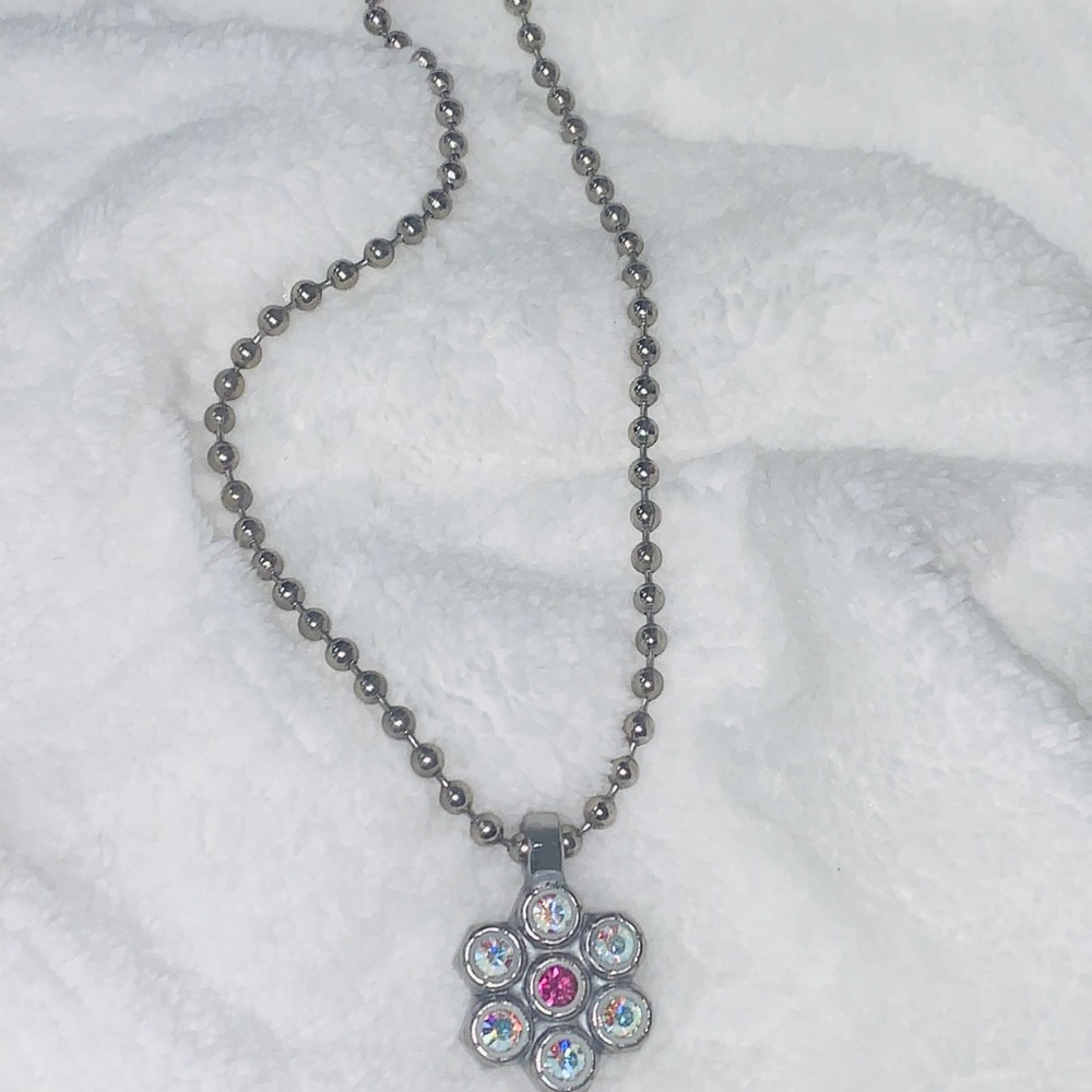 iWear Necklace NEW GORGEOUS